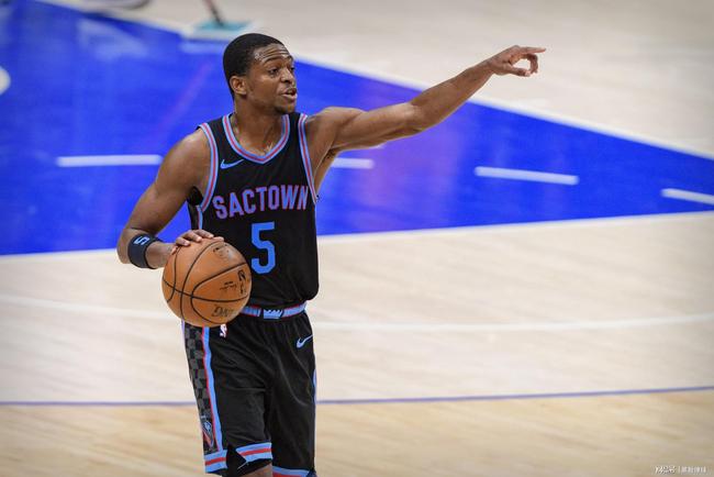 后卫的角色 后卫的角色