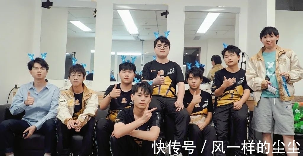 载着纪念屈 载着纪念屈